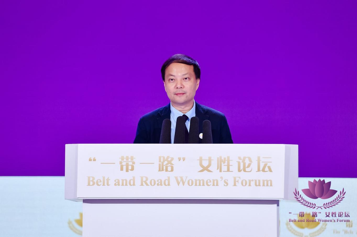 三亚市委副书记、市政府市长陈希出席第五届“一带一路”女性论坛开幕式并致辞